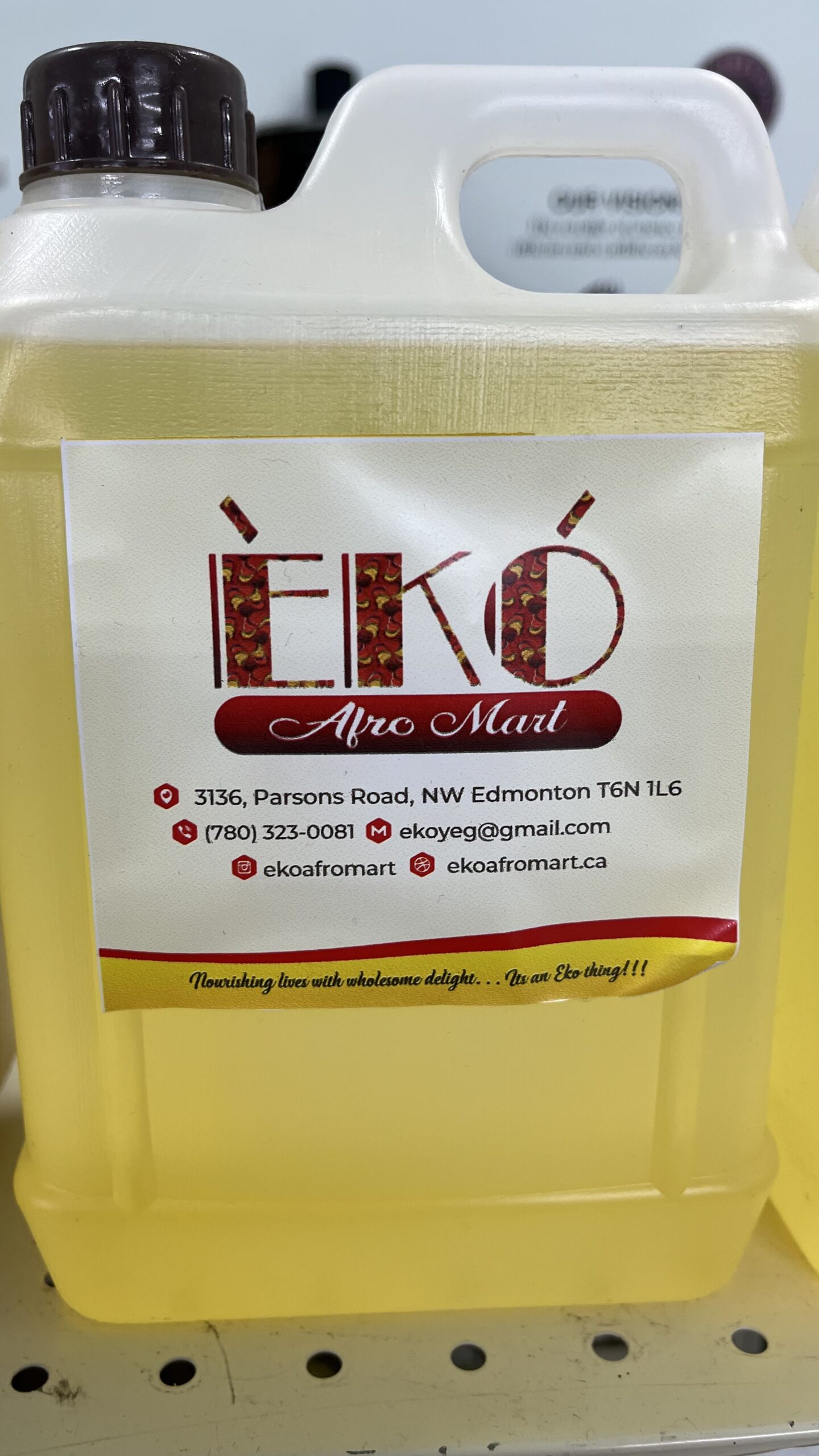 Canola cooking oil 2.5L premium vegetable frying oil for cooking and baking in Edmonton Canada